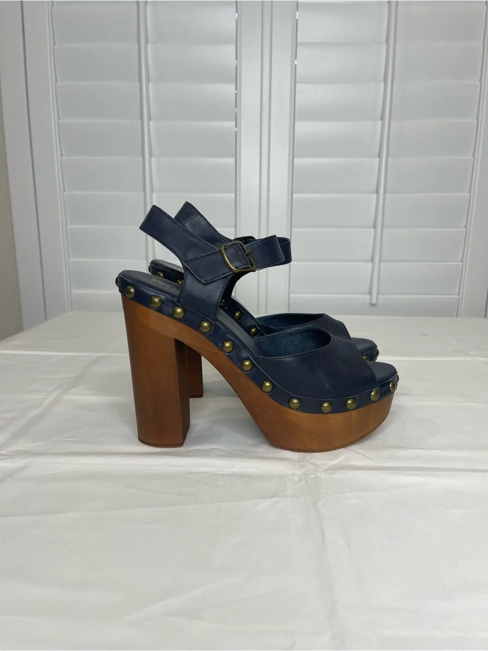 Y2K Woodies Splendid by Jeffrey Campbell platform clog sandals